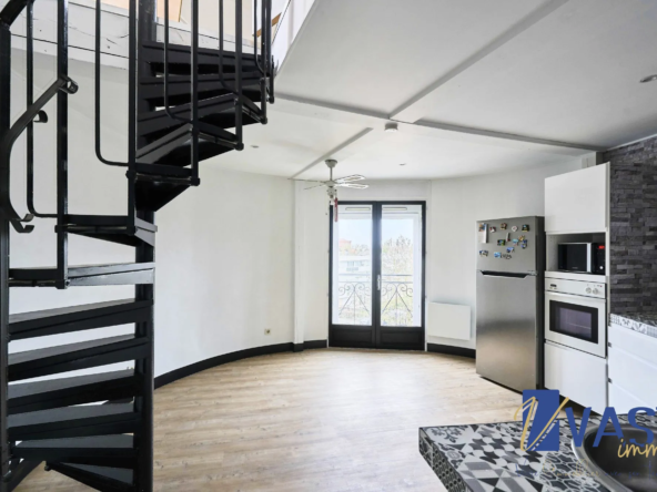 Appartement duplex dernier étage à Roubaix avec parking et cave