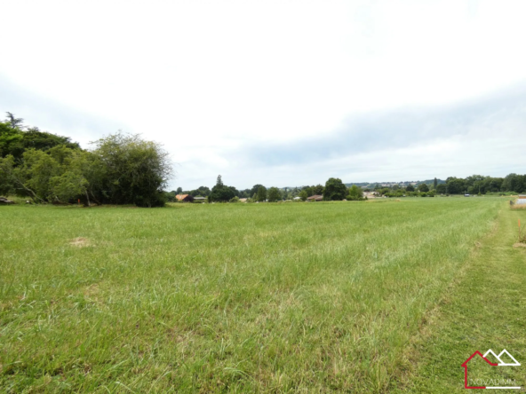 Terrain constructible de 2225 m² à Saint-Antoine-Cumond, environnement paisible