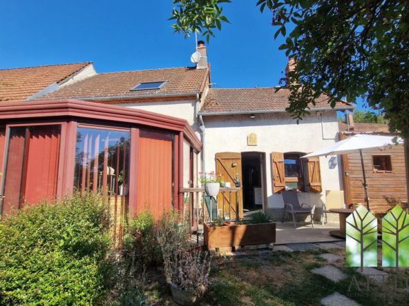 Charmante maison de campagne avec dépendances, sauna et jardin à Nouzerines