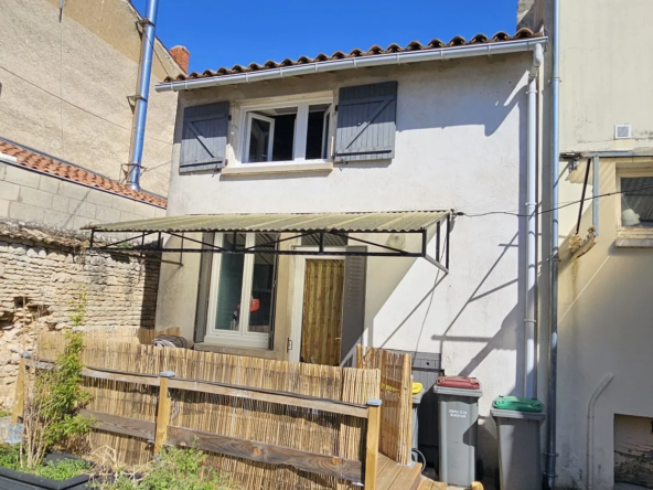 A vendre maison de ville à Niort Ribray – 54 m² avec terrasse et dépendance