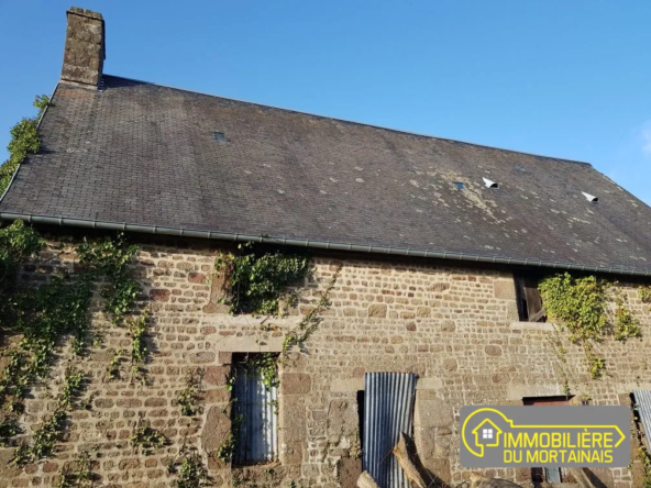 Maison de campagne à rénover avec dépendances et terrain à Landivy