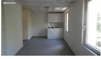 Investissement locatif à Doué-en-Anjou : appartement de 55 m² loué avec jardin et stationnement