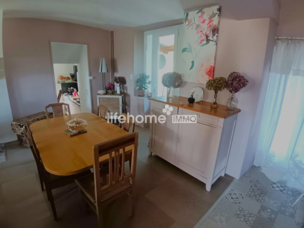 Maison rénovée de 114 m² avec terrain clos et panneaux solaires à Dun-le-Palestel