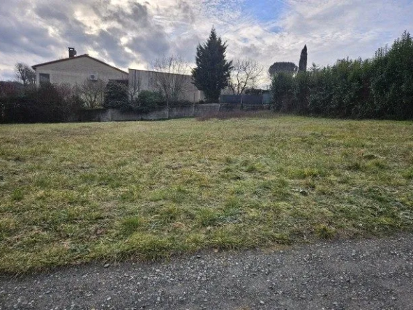 Terrain constructible à Salies de 610 m² proche d'Albi
