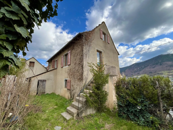 Immeuble résidentiel de deux duplex à Mende avec jardin, terrasse et parking