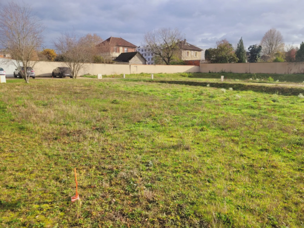 Terrain constructible viabilisé à Louviers, secteur résidentiel de standing