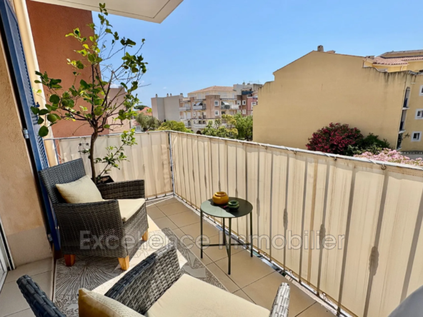 Bel appartement 2 pièces rénové à Sainte Maxime avec balcons exposés ouest et est
