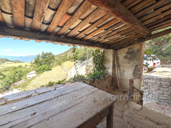 Maison ancienne à rénover avec grand terrain à Ascros – Opportunité rare