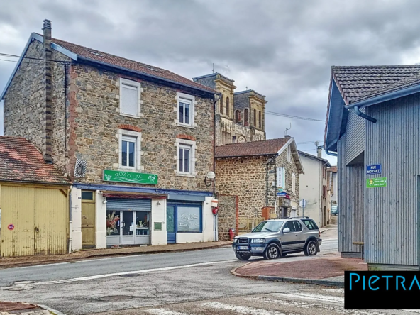 Local commercial de 75 m² à Cublize avec vitrines et caves