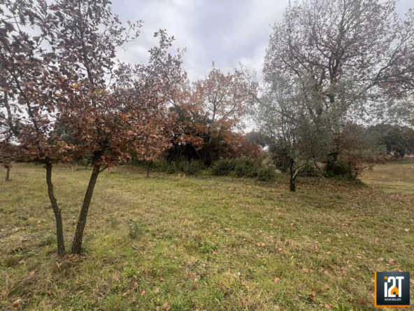 Terrain constructible viabilisé de 1131 m² à Saint-Bénézet