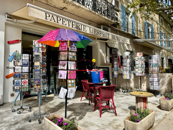 Papeterie reconnue à Sainte-Cécile-les-Vignes, emplacement stratégique, clientèle fidèle