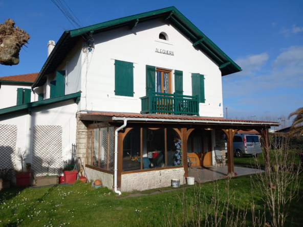 Appartement à Mouguerre avec terrasse, jardin et parking, proche Bayonne