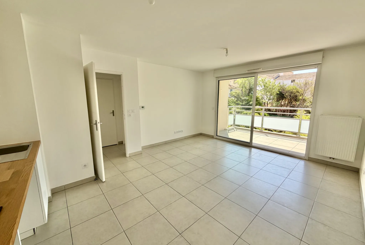 Appartement T2 lumineux avec terrasse et garage à Toulon - Aguillon 