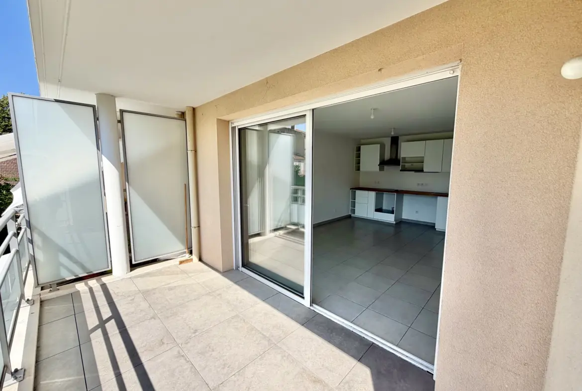 Appartement T2 lumineux avec terrasse et garage à Toulon - Aguillon 