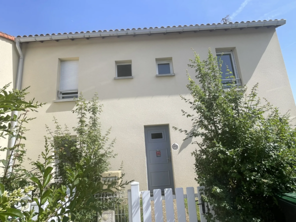 Maison familiale de 113 m² avec jardin et garage à Cissé - Opportunité d'investissement