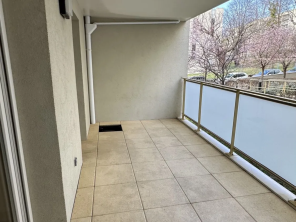 A vendre joli T2 récent avec grande terrasse à Fontaine-sur-Saône
