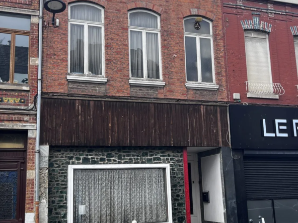 Maison ancienne à rénover avec local commercial à Sainte-Élisabeth, Roubaix