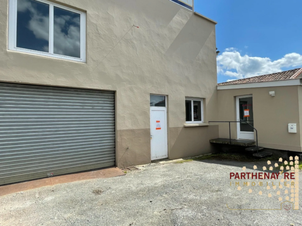 Bâtiment rénové avec vue sur la rivière à Saint-Aubin-le-Cloud - 107 000 €