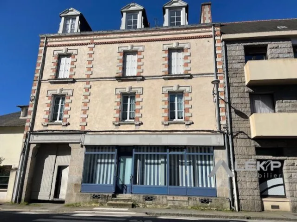 Local commercial en centre-ville de Redon avec plusieurs entrées et potentiel d'expansion