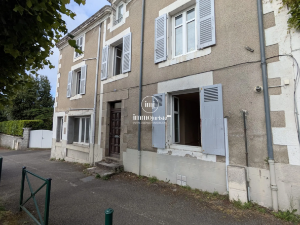Maison en pierre avec grande cour intérieure à Saint Junien