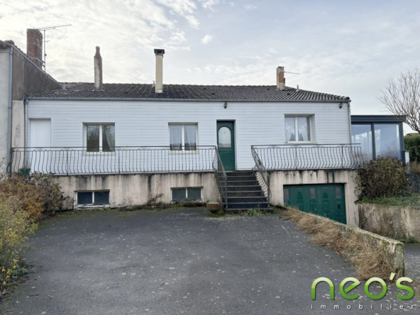 Maison à vendre à La Renaudière, 121 m² à rénover avec dépendance et terrain de 2200 m²