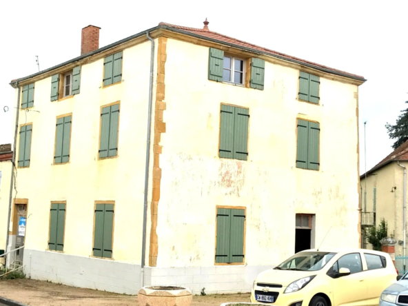 Maison de caractère de 180 m² à vendre à Chenay-le-Châtel proche Vivans