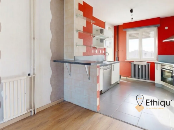 Appartement 4 pièces de 84 m² avec loggia et cave à Strasbourg