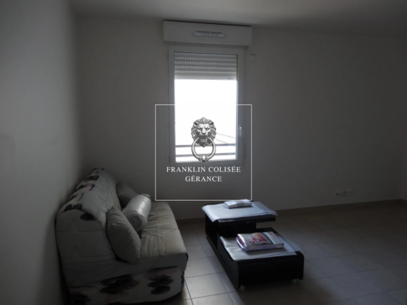 Studio à vendre loué à Drancy, proche RER Le Bourget de 24,21 m²