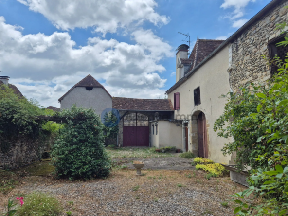 Maison traditionnelle béarnaise à rénover à proximité de Navarrenx avec grand terrain