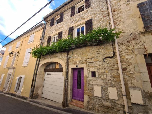 Maison de village rénovée avec terrasse et garage à Valréas