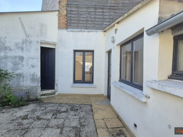 Maison de ville à Abbeville de 65m² avec 2 chambres, garage et cour