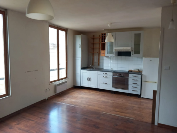 Immeuble à rénover à Bourg-sur-Gironde, parfait pour investissement locatif