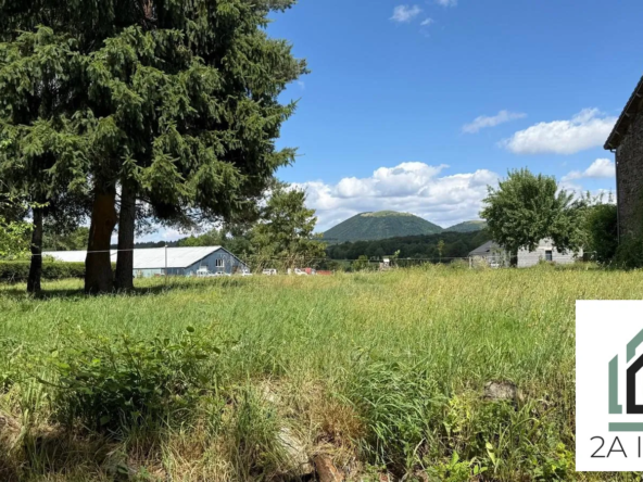 Terrain constructible avec vue panoramique sur le Puy de Dôme en Auvergne