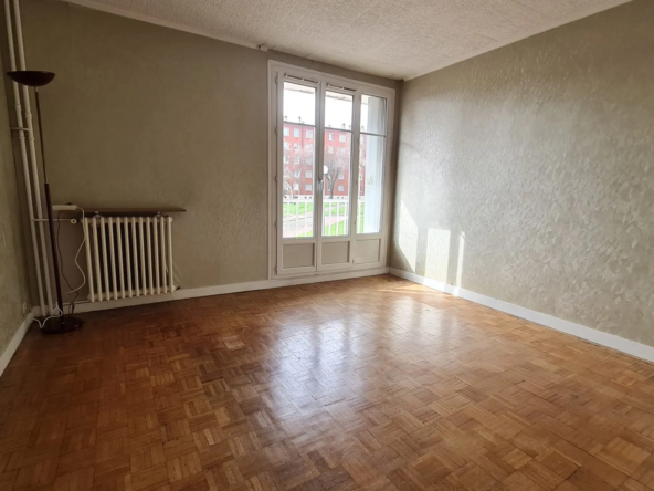 Appartement 2 chambres avec cave et parking à Arnouville