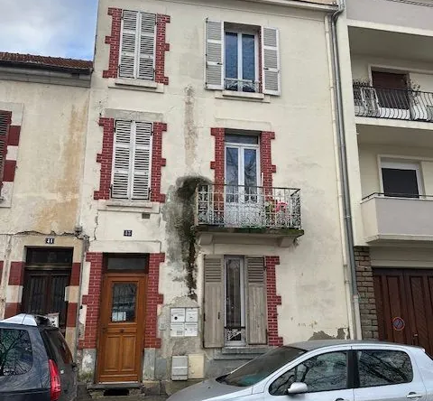 Maison mitoyenne à Vichy avec potentiel de rénovation en 153 m²