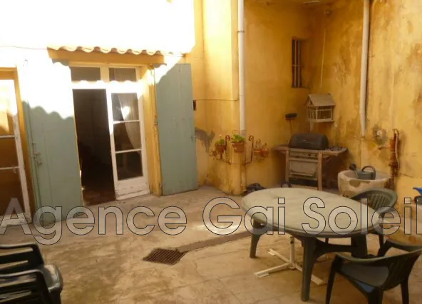 Maison de maître à vendre à Nissan-lez-Enserune avec cour et remise, 225 m²