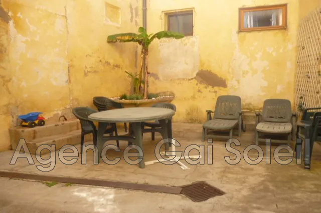 Maison de maître à vendre à Nissan-lez-Enserune avec cour et remise, 225 m² 