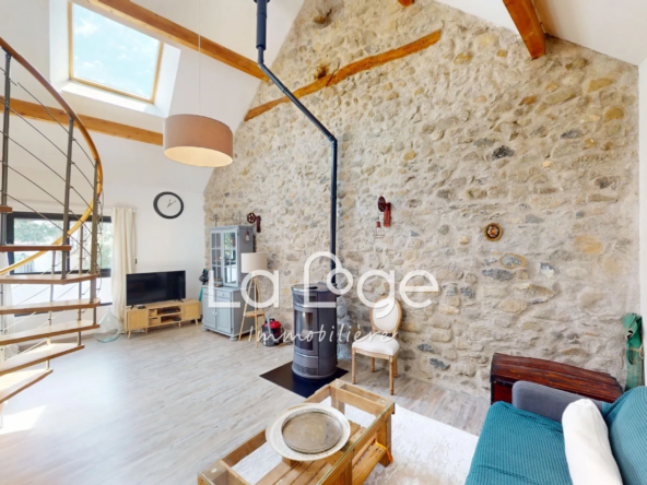 Vente d'une maison en pierres charmante à Saint-Laurent-du-Cros
