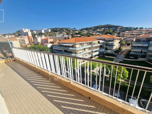 Vente studio avec balcon, cave et parking à Vallauris - Vue dégagée