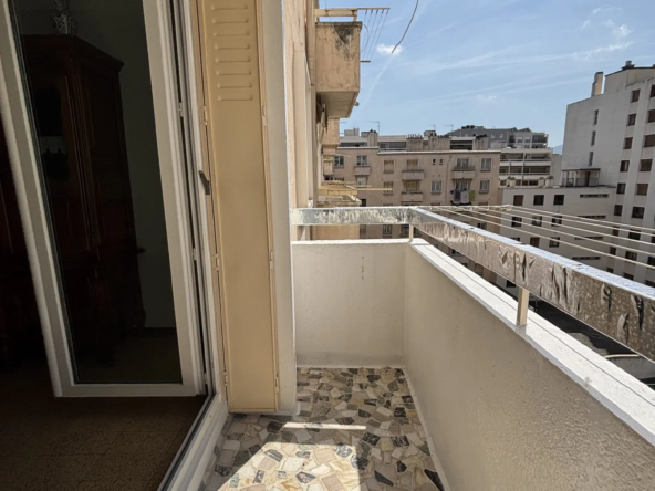 Appartement T3 lumineux de 53 m² avec balcons et ascenseur à Marseille secteur Chartreux