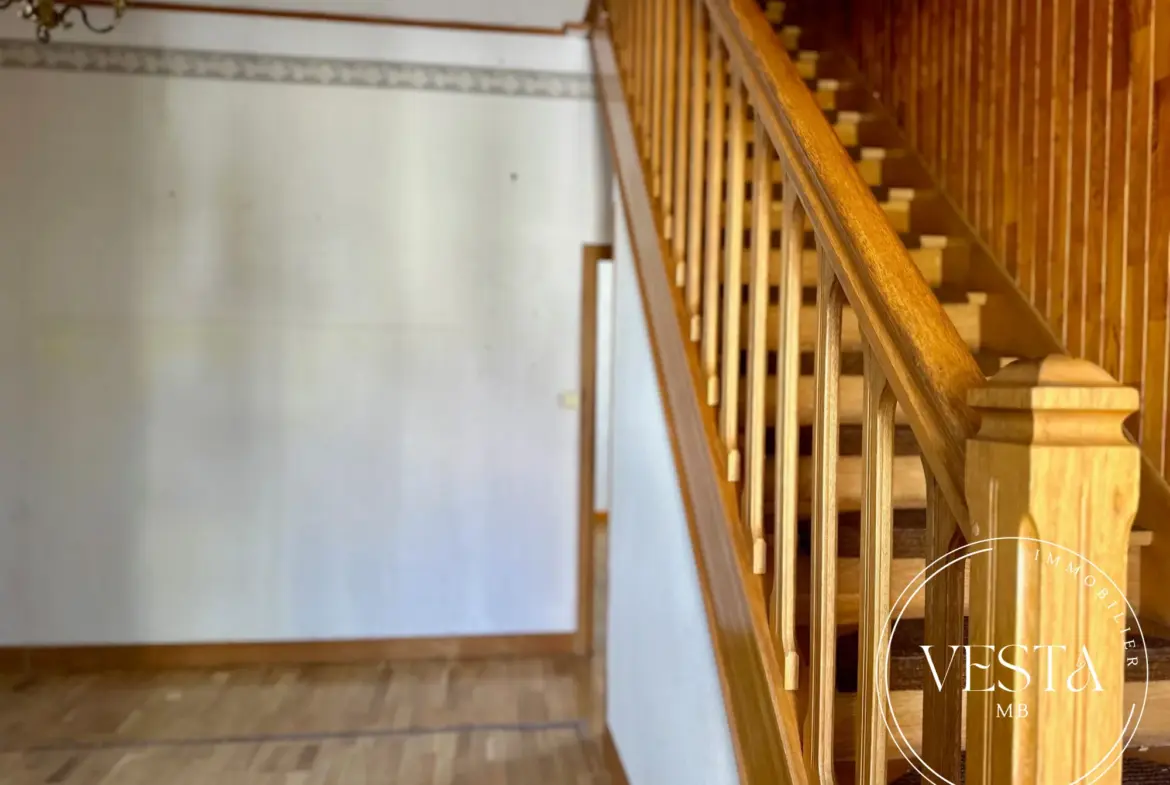 Maison à vendre à Dole (120 m²) avec garage et jardin, à rafraîchir 