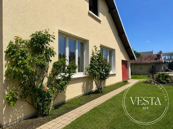 Maison à vendre à Dole (120 m²) avec garage et jardin, à rafraîchir