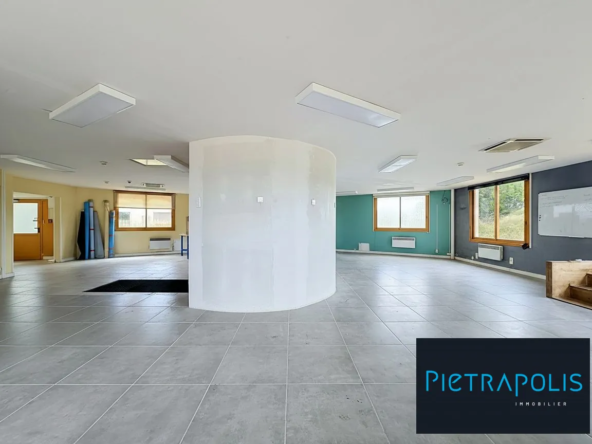 Local professionnel sécurisé à vendre à Chaumont de 323m²