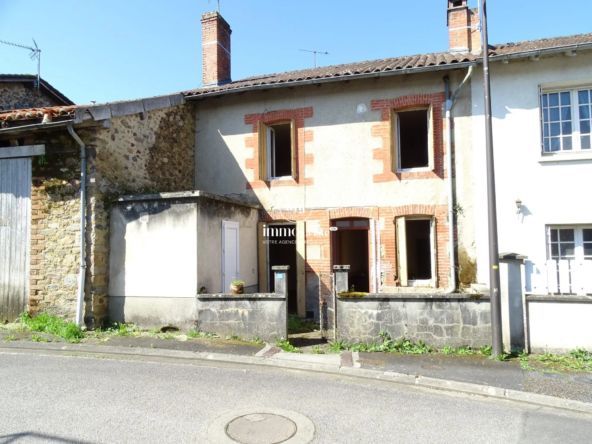 Maison à finir de rénover à Saillat-sur-Vienne - 2 chambres, jardin, toiture en tuiles