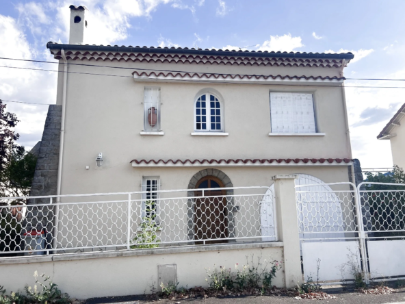 Maison à rénover avec grand jardin et garage à Millau - Opportunité d'investissement
