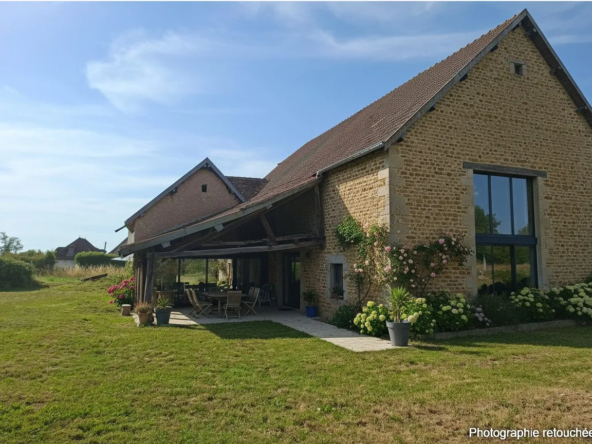 Ancienne ferme à réinventer à Valleroy – Charpente exceptionnelle et potentiel unique