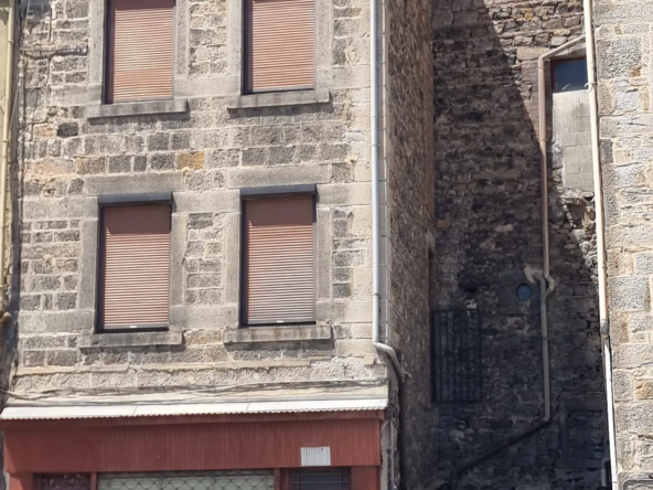 144 000  Emplacement et  potentiel Maison en Pierre avec Local Commercial à Saint-Chamond - Investissement & Famille