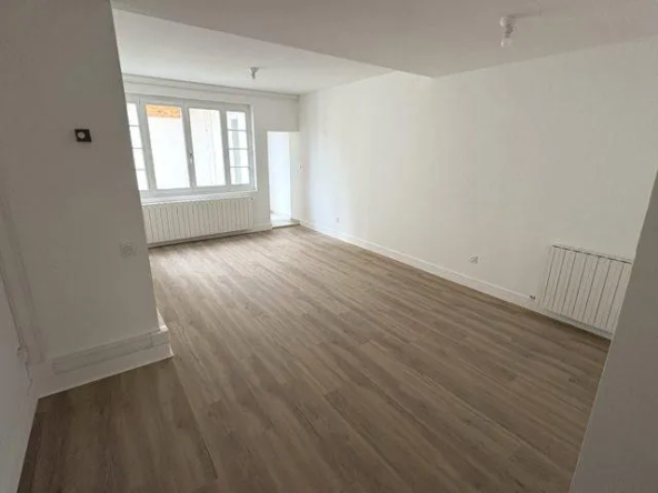 Appartement T3 rénové de 80 m² au cœur du Bouchon Troyen, idéal investisseur ou résidentiel