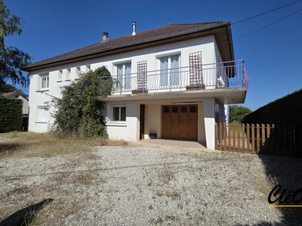 Maison lumineuse avec grand terrain et sous-sol complet à Pierre-de-Bresse