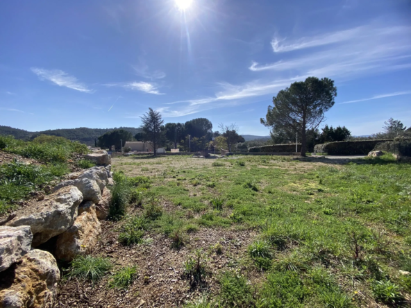 Terrain constructible viabilisé de 588 m² à Cessenon-sur-Orb